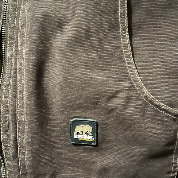 Women’s Berne work coat. Lots of life left! Size large. - Picture 4 of 10